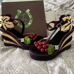 Miss L-Fire retro wedges